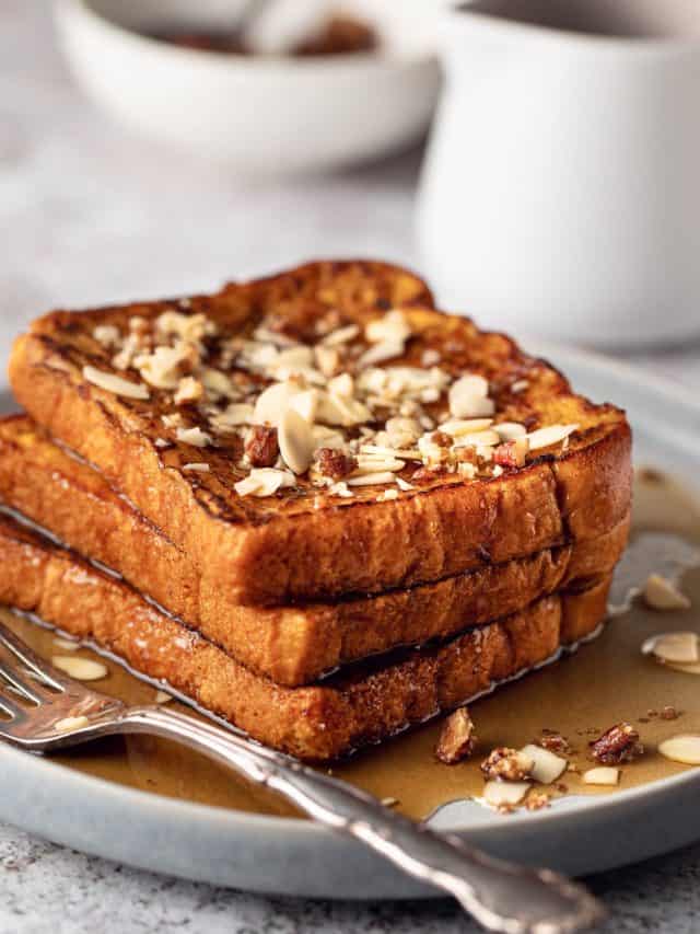 pumpkin-french-toast topped with almonds and maple syrup